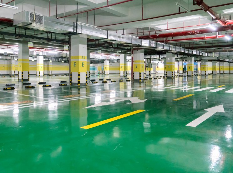 Resina epoxi para suelos interiores con acabado moderno en Vilalba